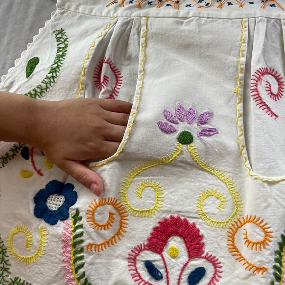 Vintage South American childs apron - Picture 4 of 8